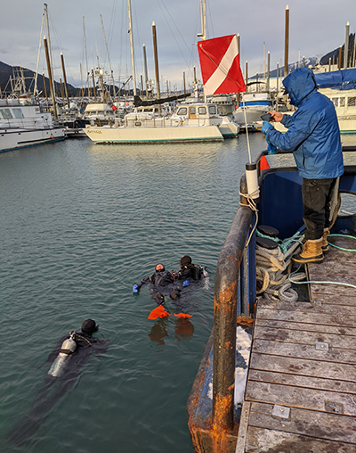 Diving off the Medeia in Harris Harbor in juneau Air temperature was about 8 degrees Photos courtesy Jeff Meucci ADFampG
