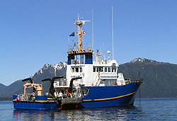 ADFampG Research Vessel emKestrelem and dive skiff